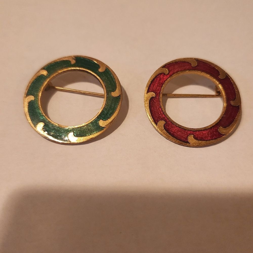 Vintage red and green 2 piece brooch set